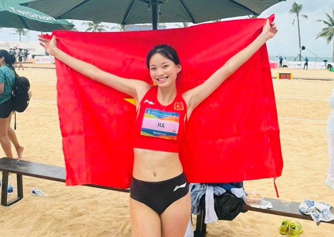 Tuyển thủ điền kinh Thúy Hằng giành huy chương vàng Đại hội thể thao bãi biển châu Á 2026
