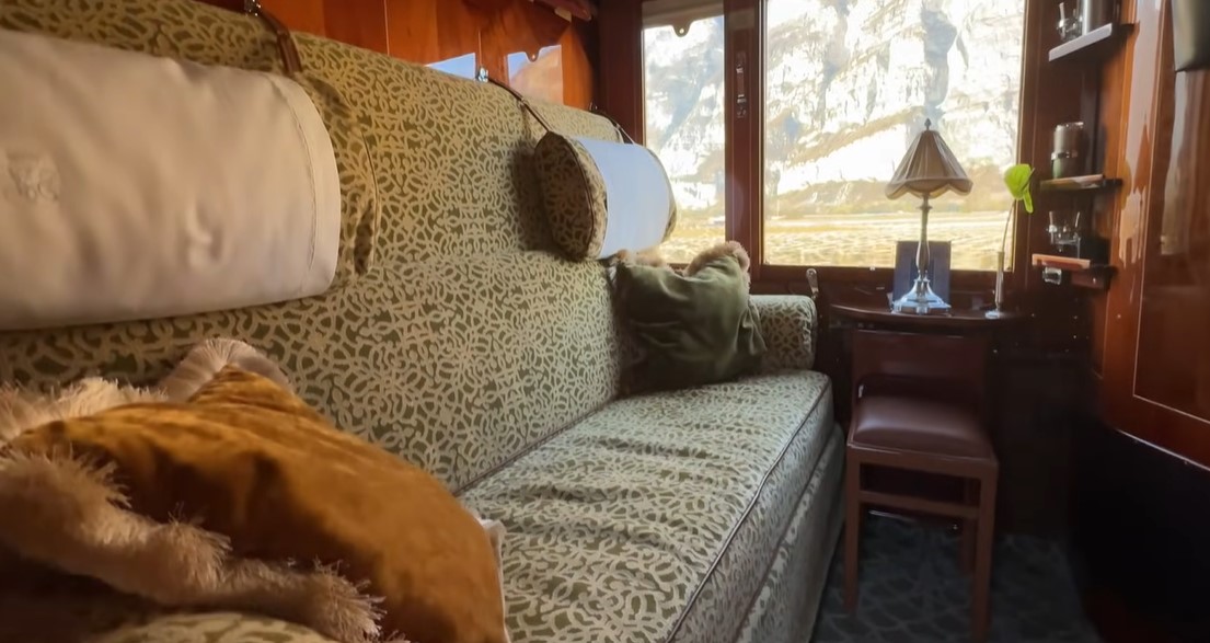 Nội thất bên trong con tàu Orient Express. Ảnh: Cắt từ video/Jeb Brooks