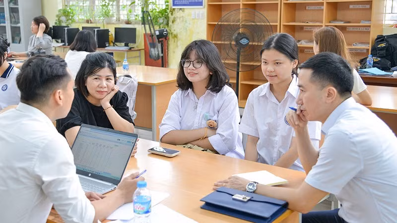 Thông tư 16 tăng cường sự phối hợp giữa nhà trường, gia đình và xã hội trong quá trình định hướng nghề nghiệp. Ảnh minh họa/internet. huongnghiep.jpg