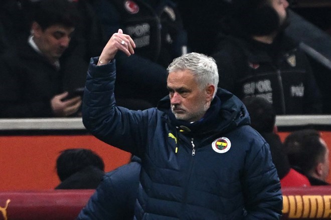 Mourinho trong khoảng thời gian dẫn dắt Fenerbahce.  Ảnh: AFP