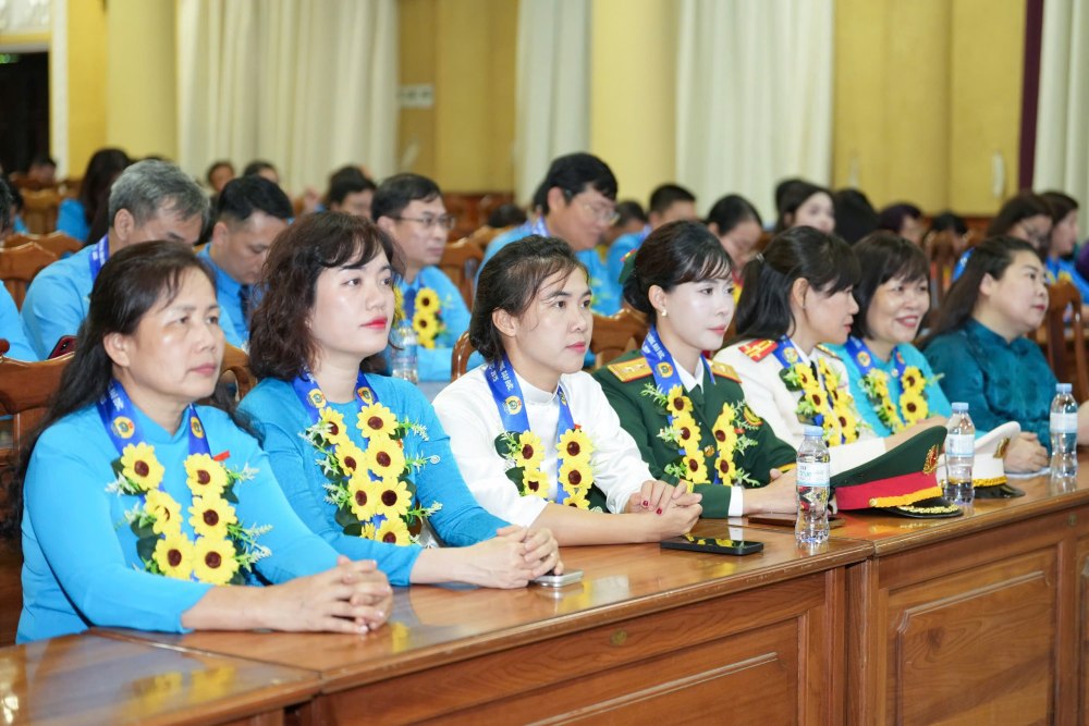 Các đại biểu tham dự diễn đàn. Ảnh: Hữu Chánh
