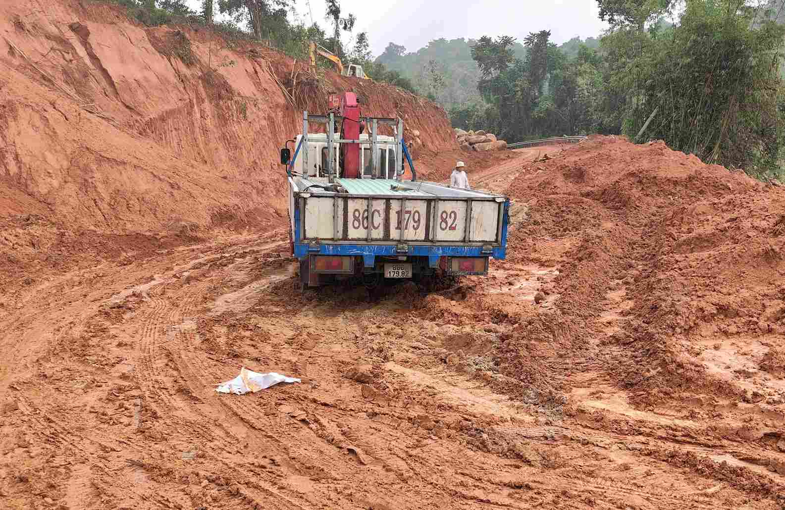 Địa phương khuyến cáo người, phương tiện hạn chế đi lại để bảo đảm an toàn. Ảnh: Phúc Khánh