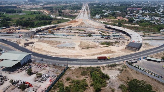 Dự án Vành đai 3 TPHCM xây dựng nhịp cầu vượt băng qua Mỹ Phước - Tân Vạn