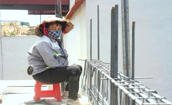 Lao động tìm đủ cách ứng phó thời tiết khắc nghiệt