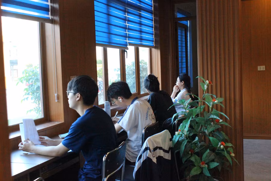 Một góc thư viện Trường THPT Lý Tự Trọng (xã Thạch Hà, Hà Tĩnh). img-0689.jpg