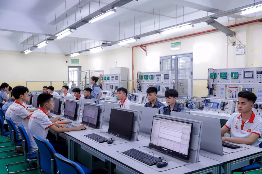 Sau đào tạo, lao động được kết nối với doanh nghiệp tuyển dụng sẽ nâng cao cơ hội việc làm, ổn định cuộc sống. be-do-phat-trien-nguon-nhan-luc-ben-vung-2.jpg