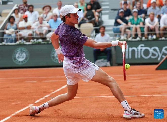 Joao Fonseca tiếp tục gây sốc tại Roland Garros 2026