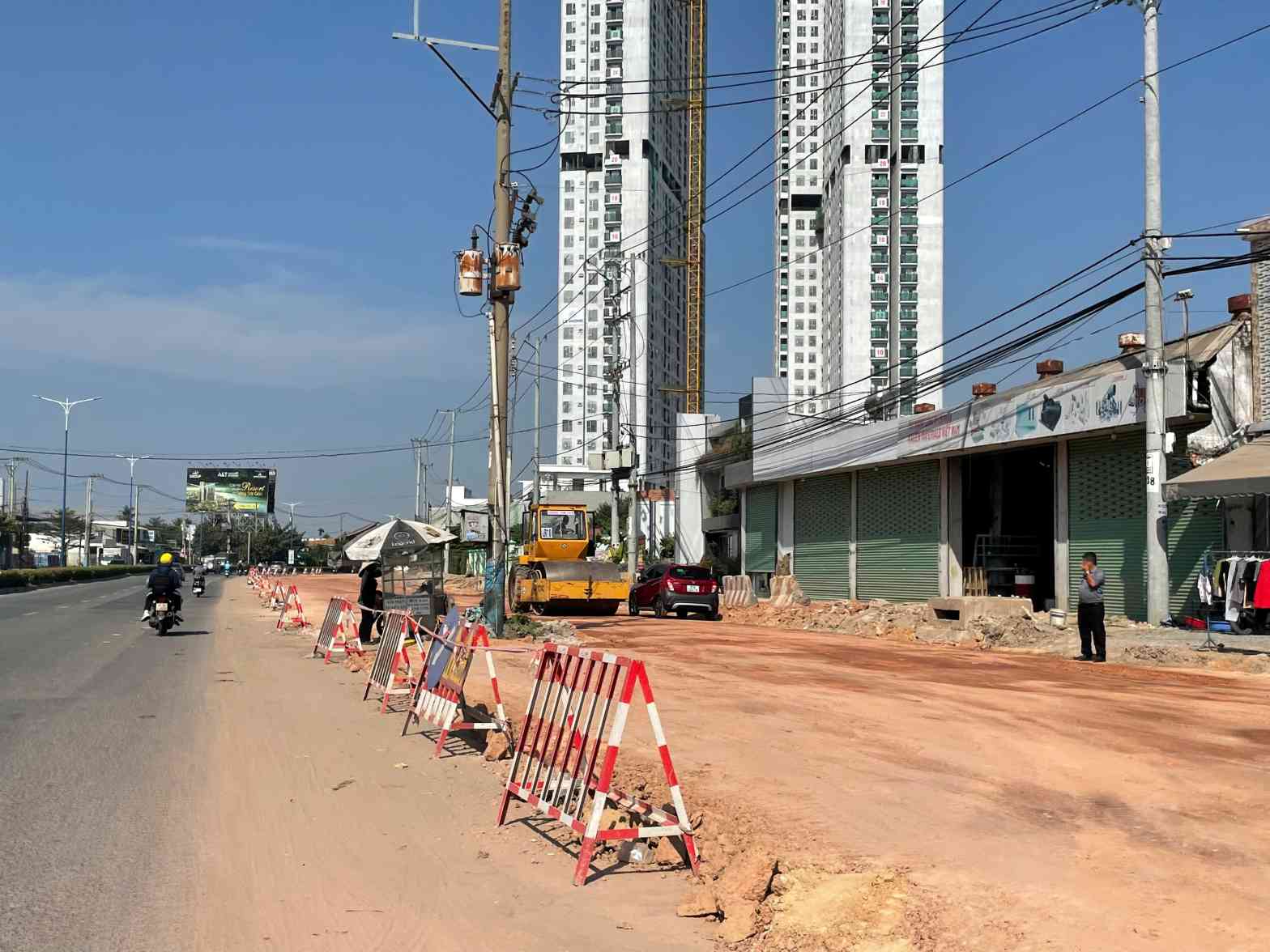Sau 4 năm khởi công, dự án vẫn chưa hoàn thành. Ảnh: Đình Trọng