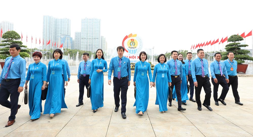 7h20: Các đại biểu tới Hội trường tham dự Đại hội XIV Công đoàn Việt Nam. Ảnh: Hải Nguyễn