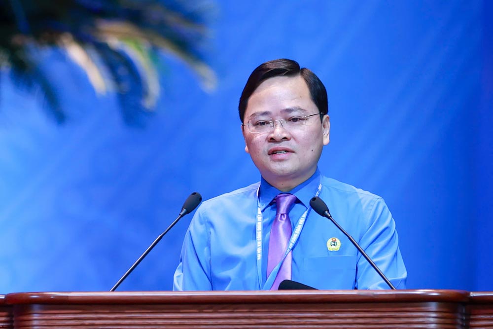 Ủy viên Ban chấp hành Trung ương Đảng, Phó Chủ tịch Ủy ban Trung ương Mặt trận Tổ quốc Việt Nam, Bí thư Đảng ủy, Chủ tịch Tổng Liên đoàn Lao động Việt Nam khoá XIV, nhiệm kỳ 2026 - 2031 Nguyễn Anh Tuấn tiếp thu chỉ đạo của Thủ tướng Chính phủ Lê Minh Hưng. Ảnh: Hải Nguyễn