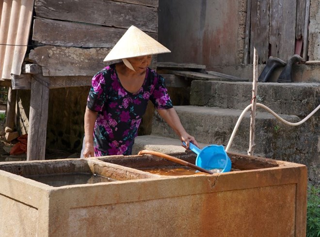Nước nhiễm phèn, nhiễm mặn khiến hàng nghìn hộ dân thiếu nước sạch