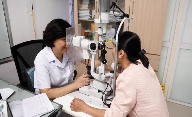 Nắng nóng kéo dài, bệnh về mắt gia tăng