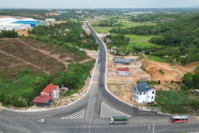 Sắp hoàn thành đường liên vùng kéo dài kết nối khu vực cầu Phong Châu