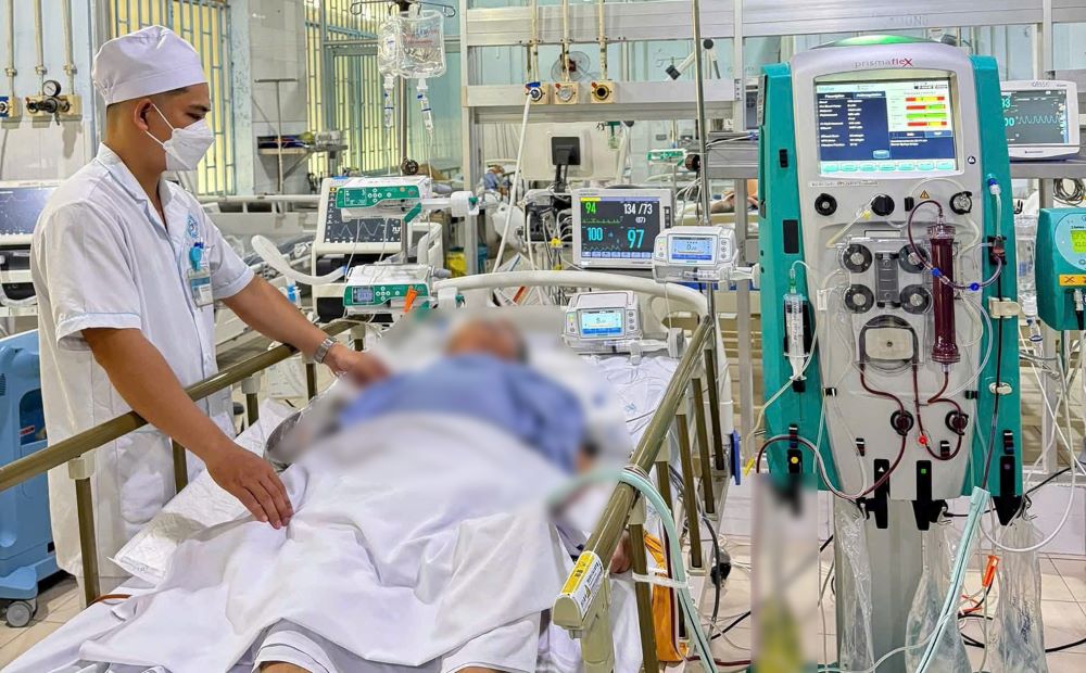 Đội ngũ y tế chăm sóc bệnh nhân tại Bệnh viện Đa khoa Bình Thuận. Ảnh: Duy Tuấn