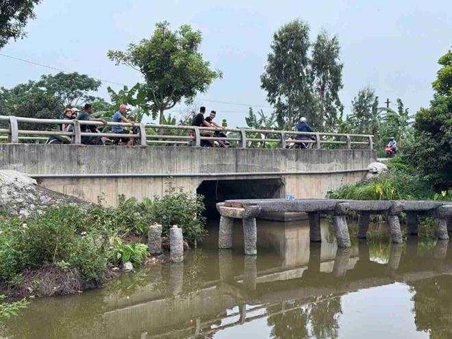 Cầu đá hơn 100 tuổi ở Hải Phòng bị tháo trộm nhiều phiến đá cổ trong đêm