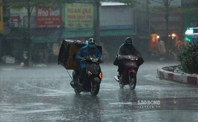 Cảnh báo khu vực mưa dông chiều tối và đêm nay, có nơi mưa to