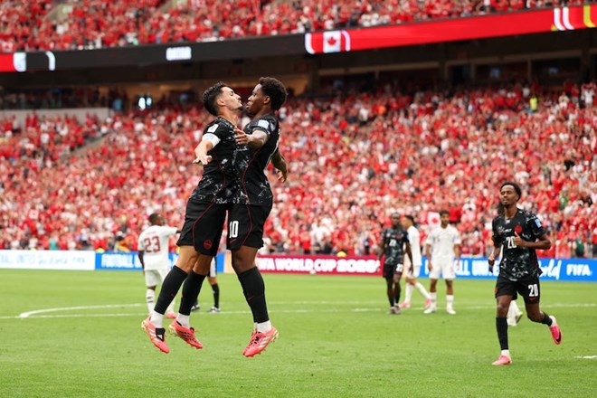 Tuyển Canada thắng Qatar 6-0 trong trận đấu có 2 thẻ đỏ
