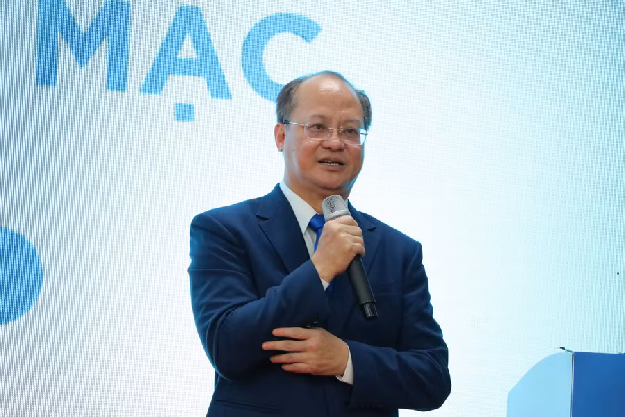 ThS.BS.CKII Lê Anh Tuấn, Giám đốc Bệnh viện Mắt TPHCM. z7953307998229-0838aa76ed3404f3d309d12a489ff5b6.jpg