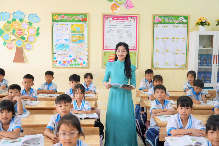 Giờ học của cô trò Trường Tiểu học Quỳnh Lập A, Tân Mai, Nghệ An. Ảnh: Hồ Lài