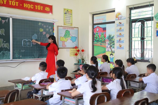 34/34 tỉnh thành đã hoàn thành việc phê duyệt phương án sắp xếp đúng tiến độ. Cả nước giảm 586 trường mầm non, phổ thông công lập, 709 vị trí lãnh đạo quản lí. Ảnh: Tường Vân