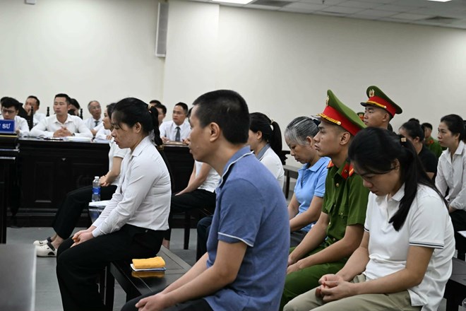 Vợ ốm vắng mặt, ông trùm sản xuất thực phẩm chức năng giả hầu tòa cùng đồng phạm
