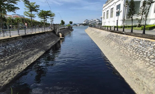 Nước thải ô nhiễm nặng xả thẳng ra vịnh Hạ Long