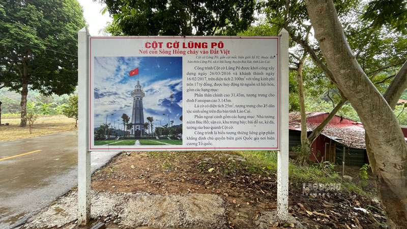 Cột cờ Lũng Pô được khánh thành năm 2017, trở thành điểm nhấn văn hóa, lịch sử và giáo dục truyền thống nơi biên cương Tổ quốc. Ảnh: Đinh Đại
