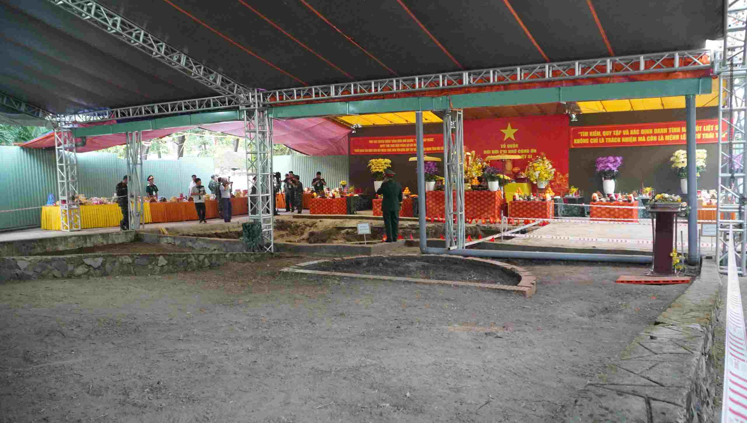 Khu vực triển khai tìm kiếm, quy tập hài cốt liệt sĩ tại Công viên Lê Thị Riêng.  Ảnh: Anh Tú