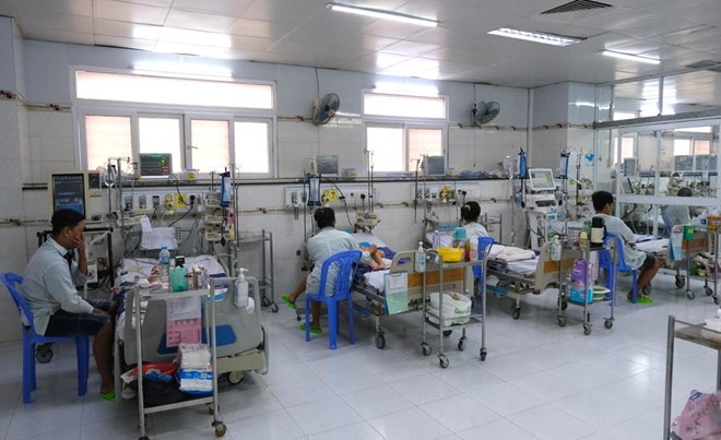 Trẻ vài tháng tuổi nguy kịch vì bệnh tay chân miệng
