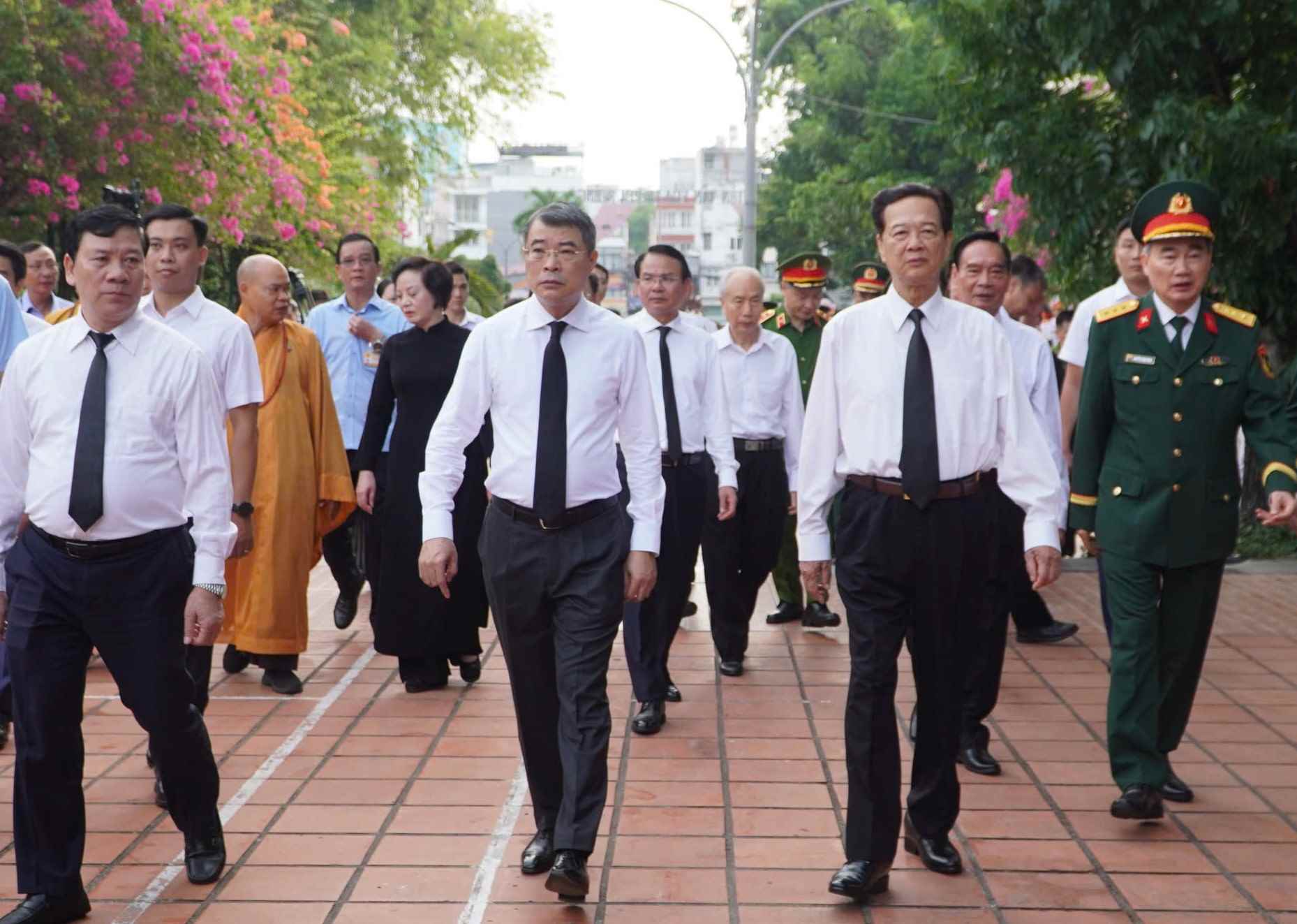 Thủ tướng Chính phủ Lê Minh Hưng dự lễ tìm kiếm, quy tập hài cốt liệt sĩ tại Công viên Lê Thị Riêng.  Ảnh: Anh Tú