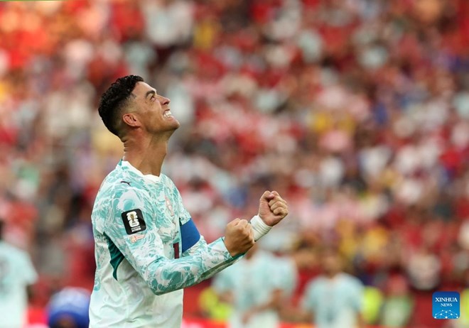 Phóng viên hỏi chuyện giải nghệ, Ronaldo phản ứng bất ngờ