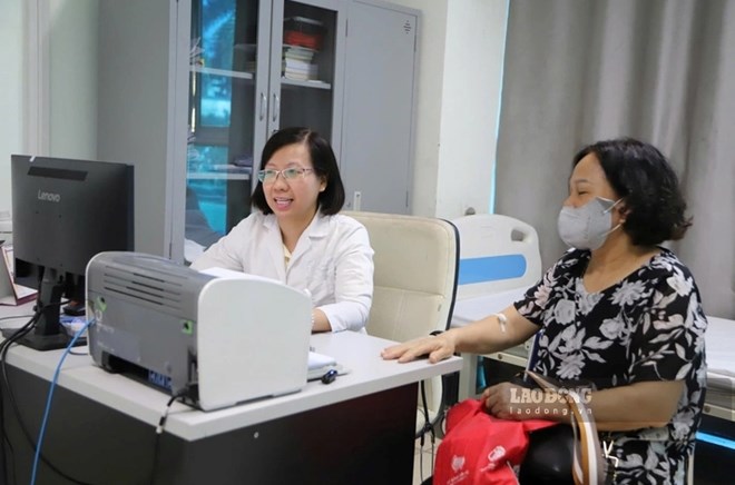 Đổ xô lên bệnh viện tuyến trên khám vì tưởng được BHYT thanh toán 100%