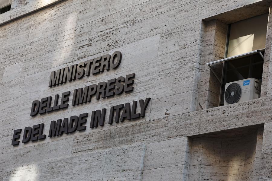 Điều hòa thương hiệu Midea của Trung Quốc được lắp đặt tại Rome (Italy). Ảnh: Xinhua