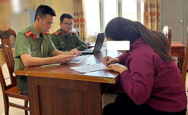 Lực lượng chức năng xử lý trường hợp chia sẻ thông tin sai sự thật vào tháng 5.2026. Ảnh: Công an xã Quảng Trạch