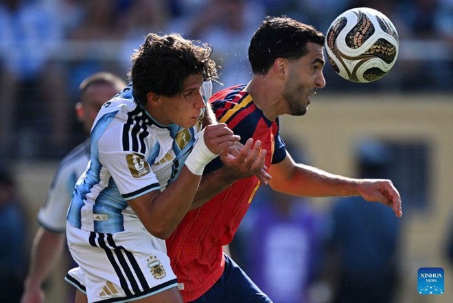 Cầu thủ Tây Ban Nha và Argentina tranh cãi gay gắt sau chung kết World Cup