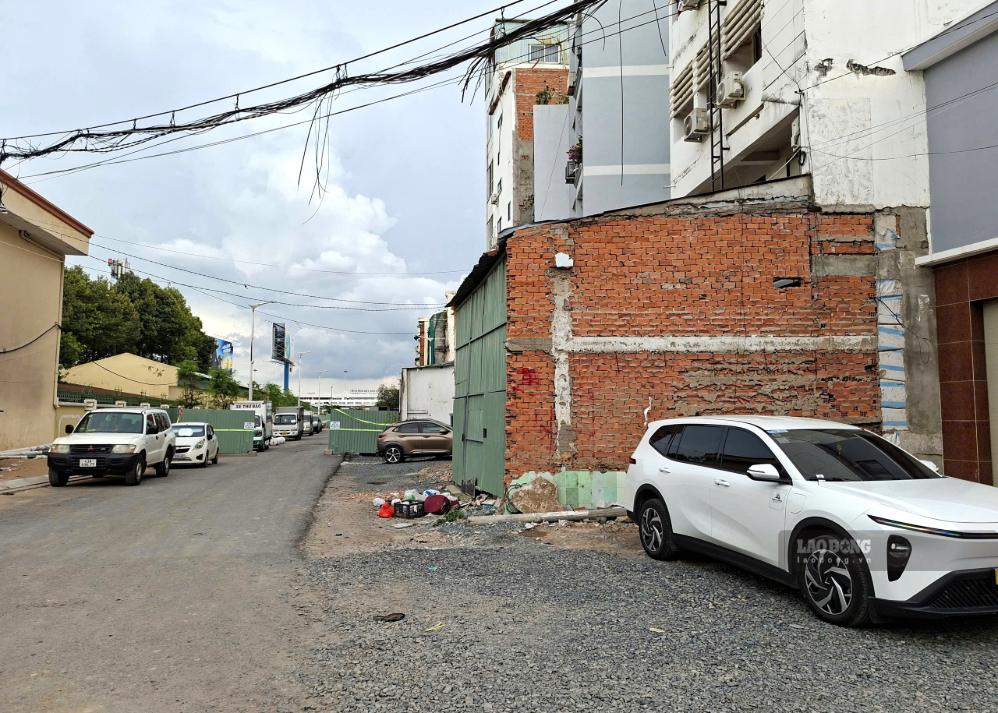 Dự án còn vướng mặt bằng 24 hộ dân. Ảnh: Minh Quân
