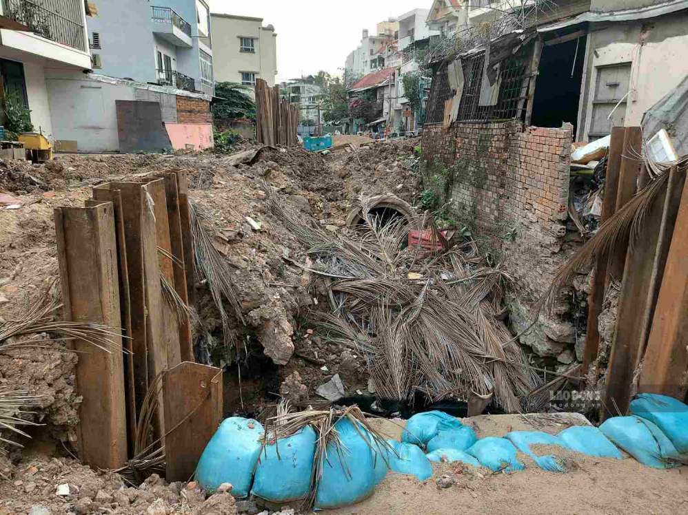 Thi công ngầm hóa kênh A41. Ảnh: Minh Quân