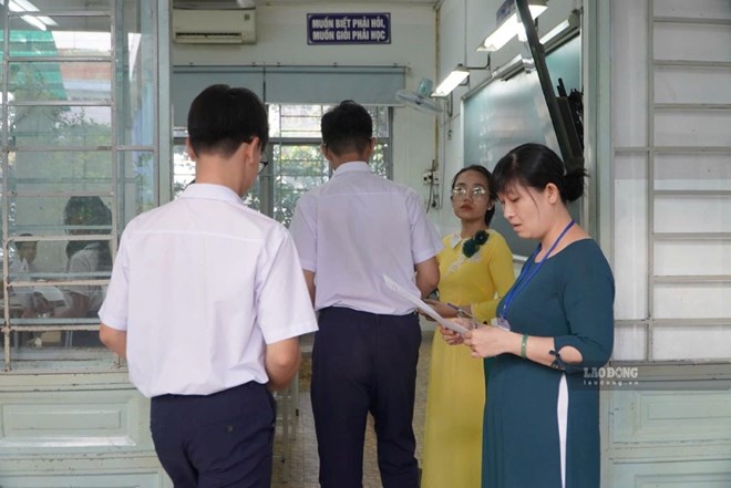 Tuyển bổ sung lớp 10 ở TPHCM, trường nhận vượt chỉ tiêu, nơi chỉ lác đác hồ sơ