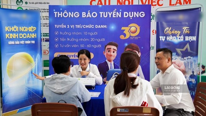 Đăng ký đi làm việc ở nước ngoài, cảnh giác môi giới hứa