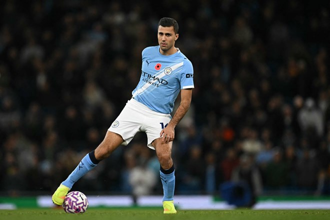 Man City cần chuẩn bị nhiều phương án trong trường hợp Rodri rời Etihad. Ảnh: AFP