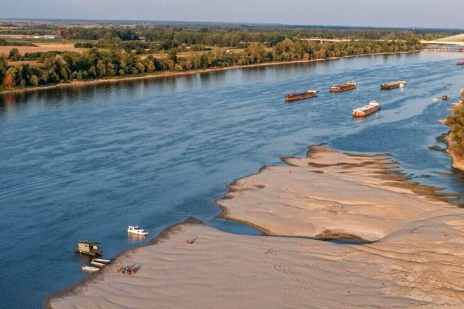 Loạt lò phản ứng hạt nhân châu Âu ngừng hoạt động vì sông Danube cạn nước