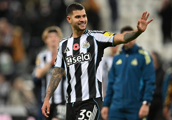 Bruno Guimaraes và bài toán sống còn với Newcastle