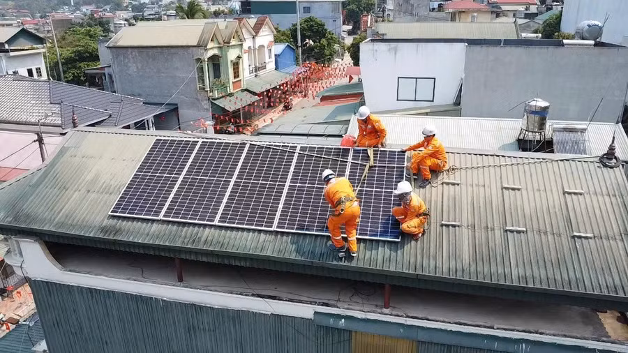 Công ty Điện lực Điện Biên đã chủ động triển khai chương trình lắp đặt hệ thống điện mặt trời mái nhà tự sản xuất, tự tiêu thụ.
