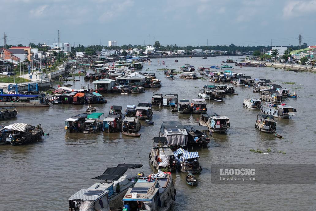 Chợ nổi Cái Răng. Ảnh: Tạ Quang