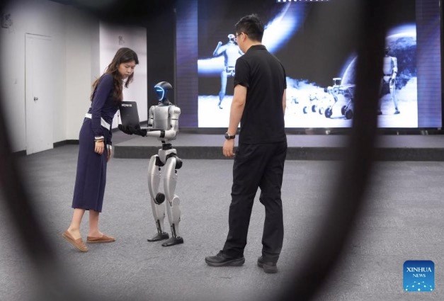 Vừa lên sàn, cổ phiếu công ty Trung Quốc chế tạo robot hình người tăng 629%