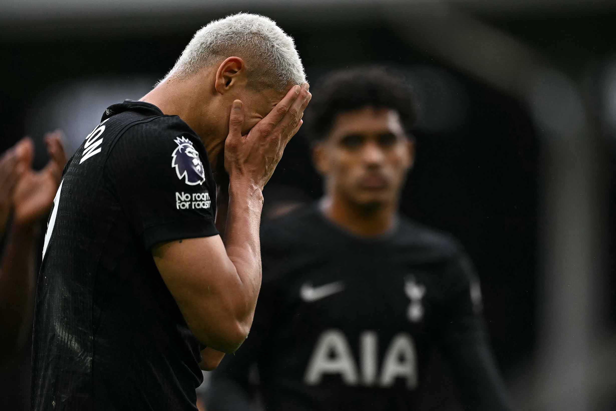Tottenham nhận trận thua vô cùng cay đắng trước Brentford. Ảnh: AFP