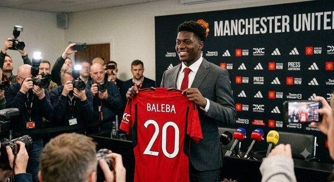 Lý do Man United chọn Carlos Baleba thay vì những tiền vệ đắt giá