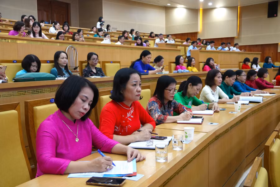 Hiệu trưởng các cơ sở giáo dục có cấp tiểu học trên địa bàn tỉnh dự hội nghị. img-0377.jpg