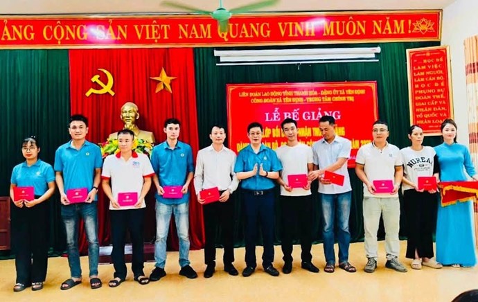 Bồi dưỡng nhận thức về Đảng cho đoàn viên ưu tú trong doanh nghiệp