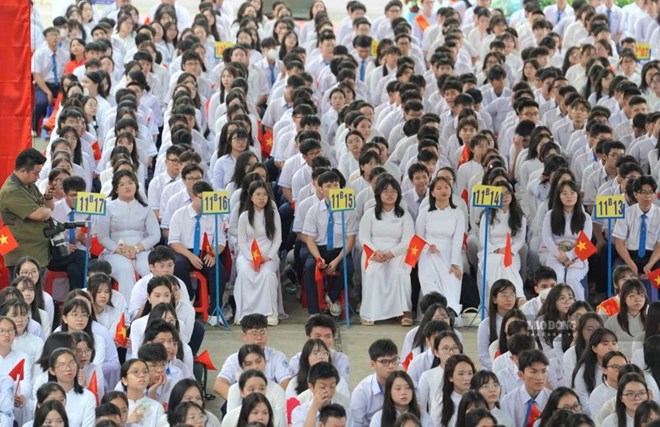 Miễn học phí, phụ huynh vẫn lo nhiều khoản chi cho năm học mới